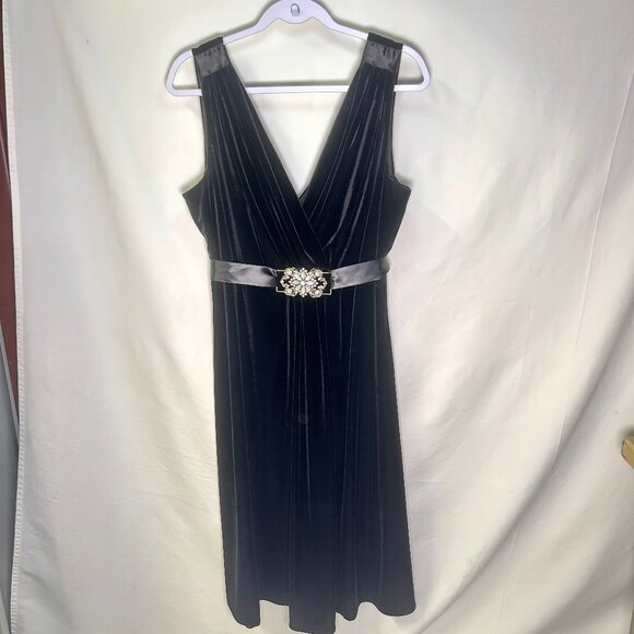 Scarlett Nite Woman Black Velvet Sleeveless Dress Size 18W - Picture 3 of 8